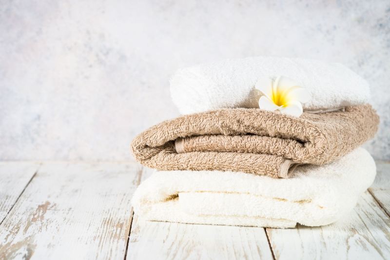 Keep lower rectum area and anus clean: woman in bathtub.