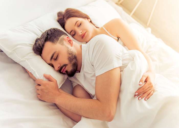 Sleep well for ADHD: couple sleeping next to each other.